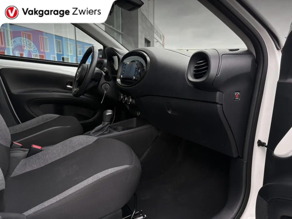 1.0 VVT-i S-CVT Play |Camera|Cruise|Automaat|Carplay.