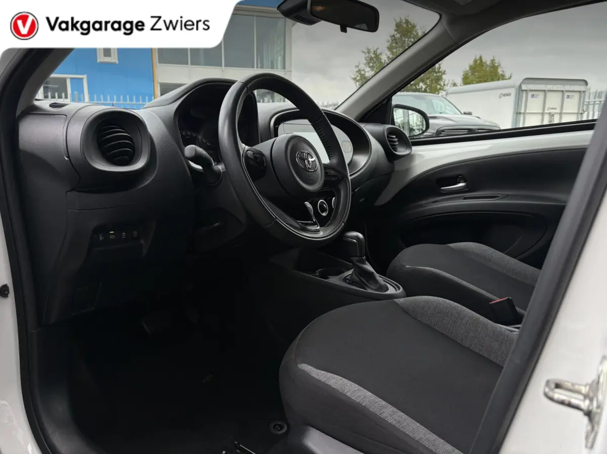 1.0 VVT-i S-CVT Play |Camera|Cruise|Automaat|Carplay.