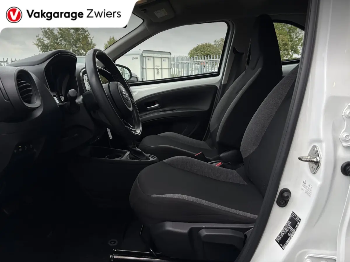 1.0 VVT-i S-CVT Play |Camera|Cruise|Automaat|Carplay.