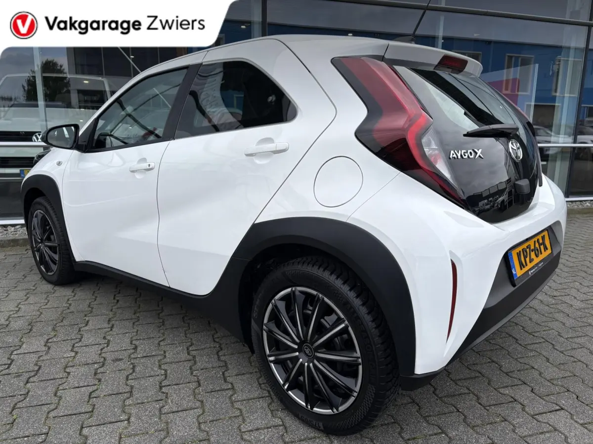 1.0 VVT-i S-CVT Play |Camera|Cruise|Automaat|Carplay.