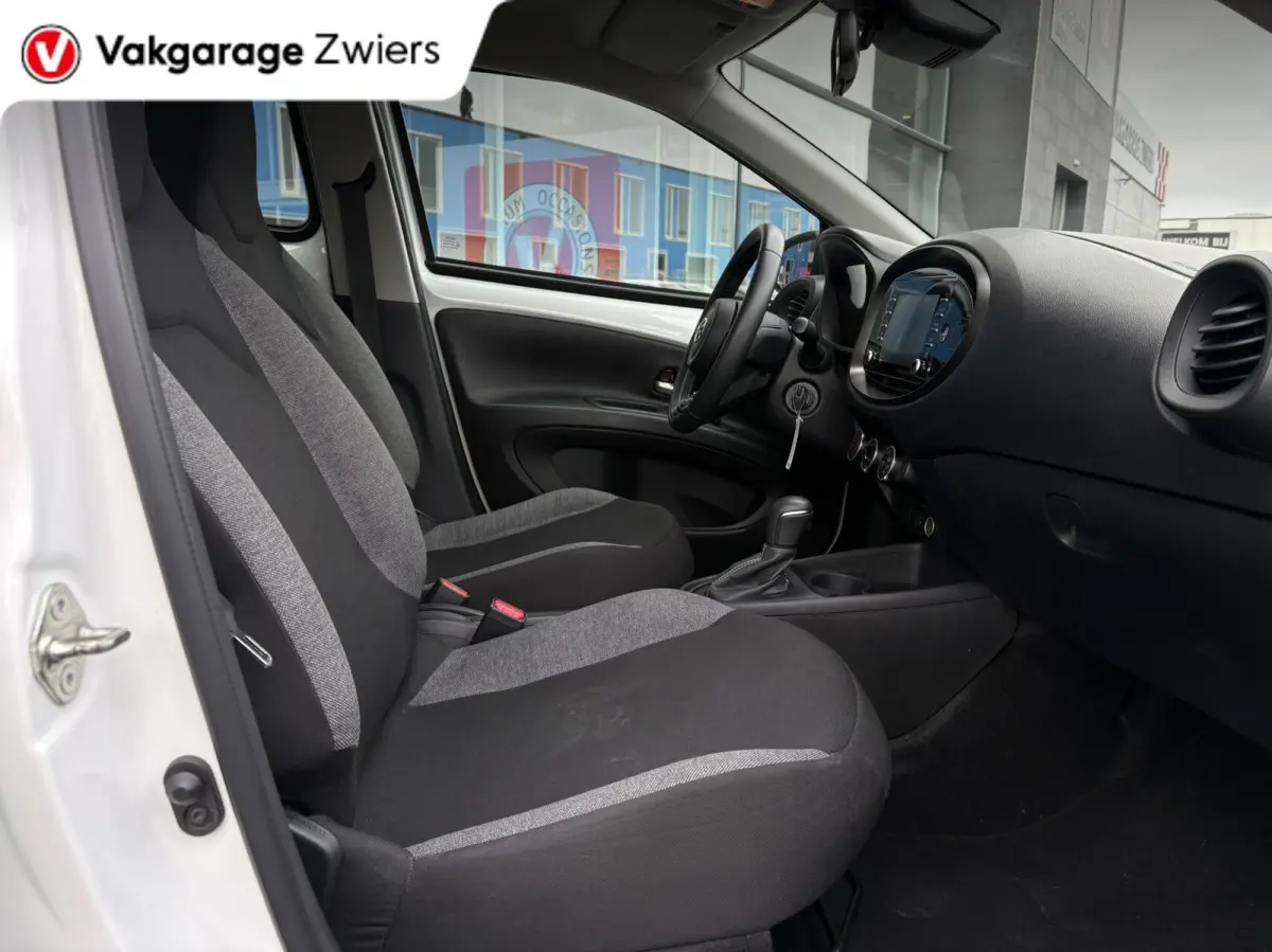 1.0 VVT-i S-CVT Play |Camera|Cruise|Automaat|Carplay.