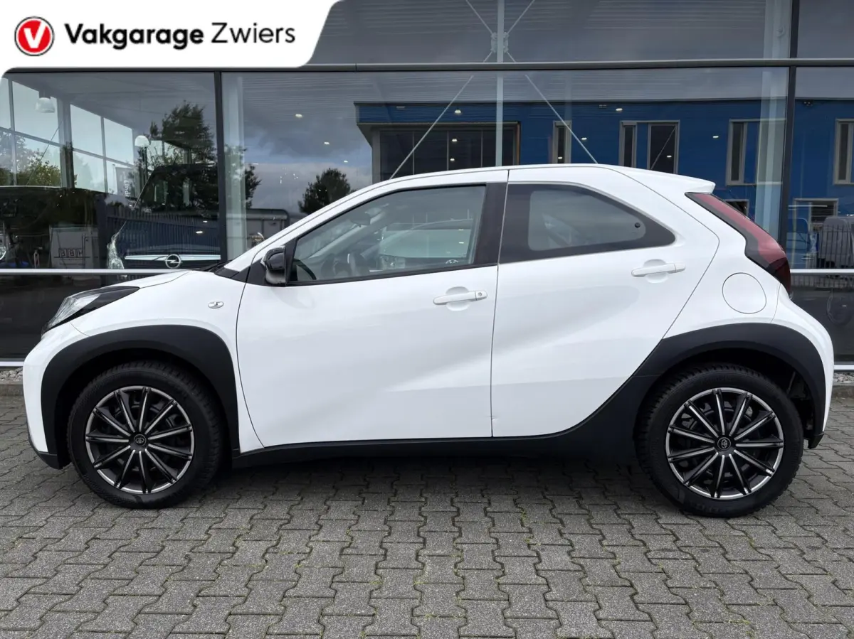 1.0 VVT-i S-CVT Play |Camera|Cruise|Automaat|Carplay.