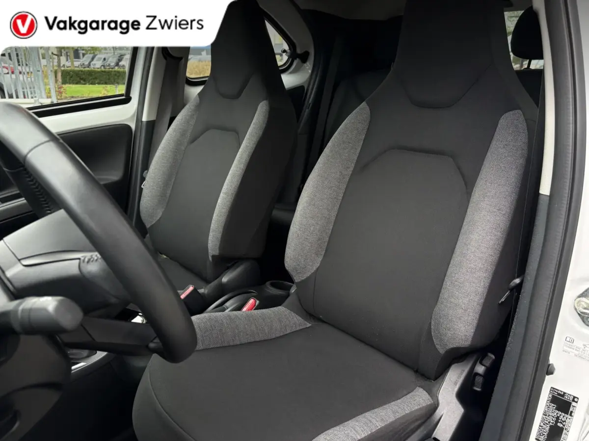 1.0 VVT-i S-CVT Play |Camera|Cruise|Automaat|Carplay.