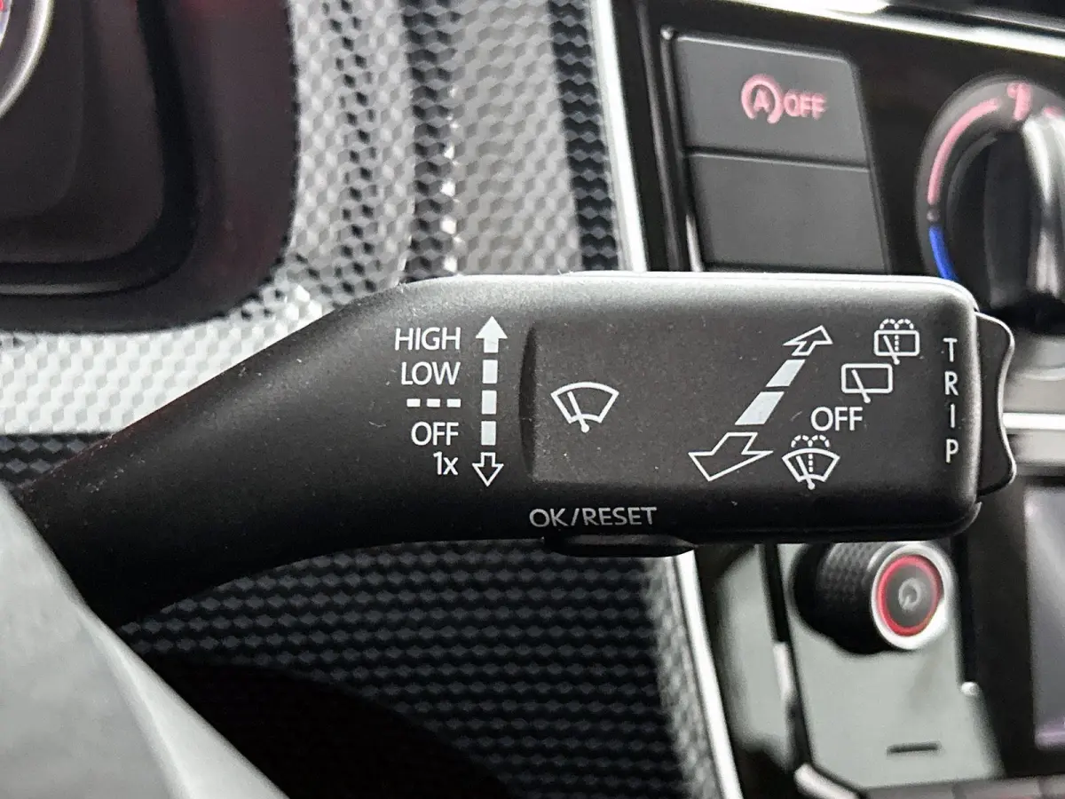 Up! 1.0 | WORDT VERWACHT | AIRCO | BLUETOOTH | ELEKTRISCHE RAMEN VOOR |