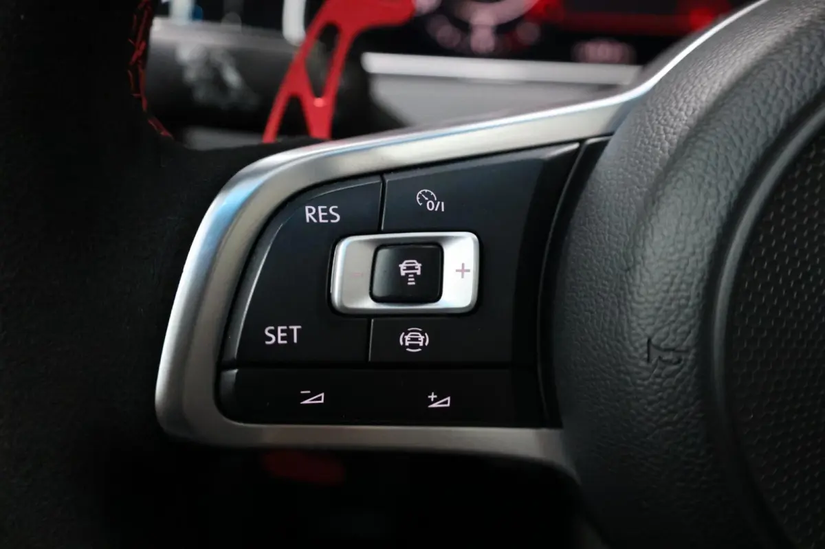 2.0 TSI GTI TCR 290+PK LED/VIRTUAL/PANO/ALCANTARA+S.VERWARMING/LMV 19'/CAM/DYNAUDIO/LINE/ACC/ECC/12 MDN GARANTIE!