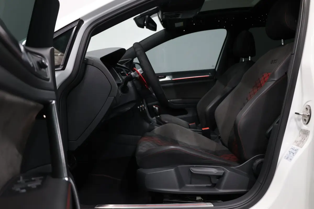 2.0 TSI GTI TCR 290+PK LED/VIRTUAL/PANO/ALCANTARA+S.VERWARMING/LMV 19'/CAM/DYNAUDIO/LINE/ACC/ECC/12 MDN GARANTIE!