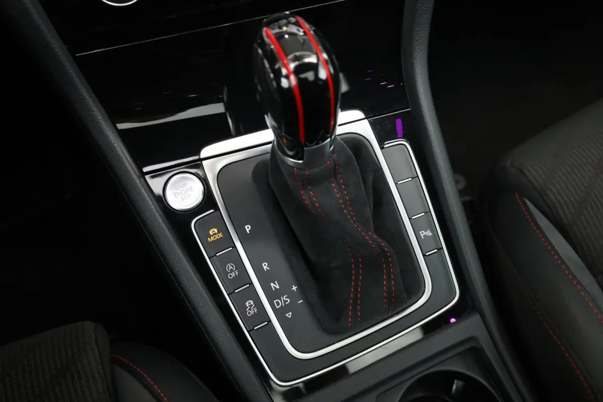 2.0 TSI GTI TCR 290+PK LED/VIRTUAL/PANO/ALCANTARA+S.VERWARMING/LMV 19'/CAM/DYNAUDIO/LINE/ACC/ECC/12 MDN GARANTIE!