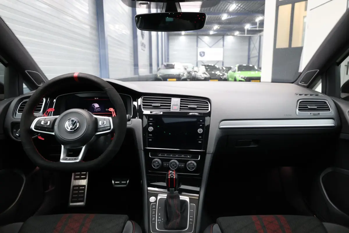 2.0 TSI GTI TCR 290+PK LED/VIRTUAL/PANO/ALCANTARA+S.VERWARMING/LMV 19'/CAM/DYNAUDIO/LINE/ACC/ECC/12 MDN GARANTIE!