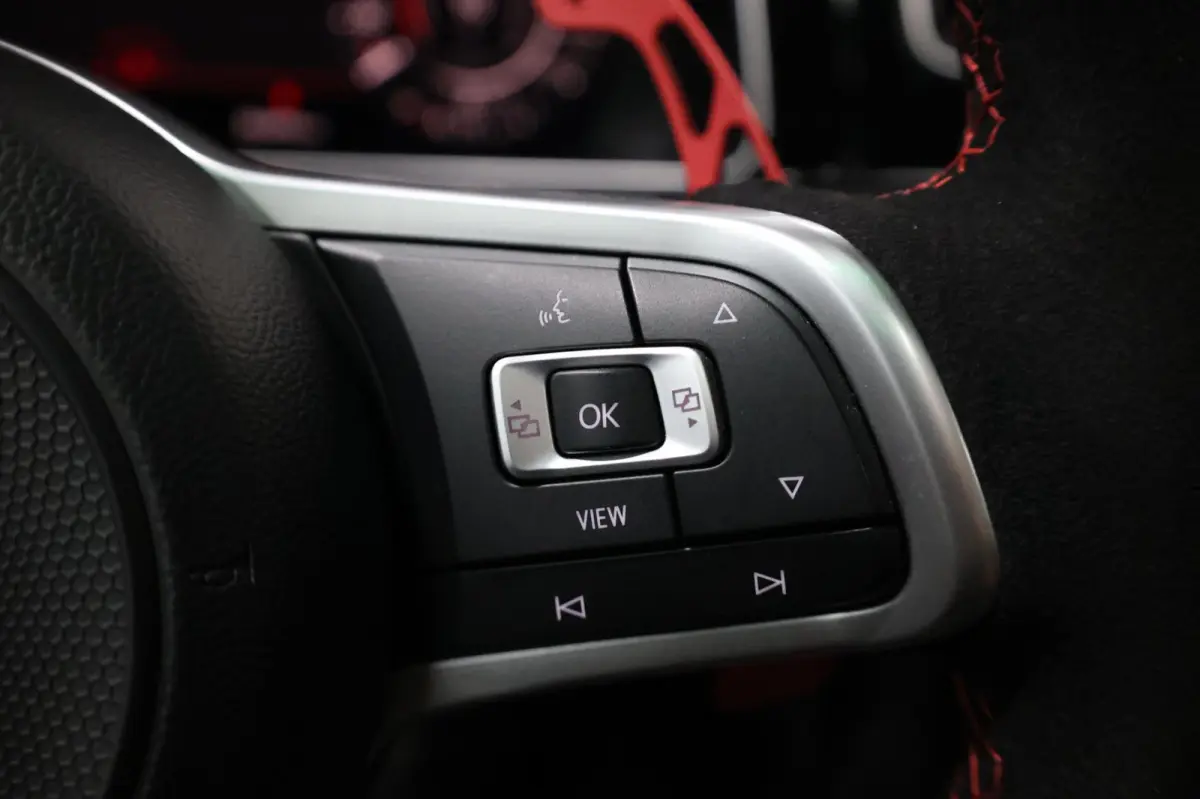 2.0 TSI GTI TCR 290+PK LED/VIRTUAL/PANO/ALCANTARA+S.VERWARMING/LMV 19'/CAM/DYNAUDIO/LINE/ACC/ECC/12 MDN GARANTIE!