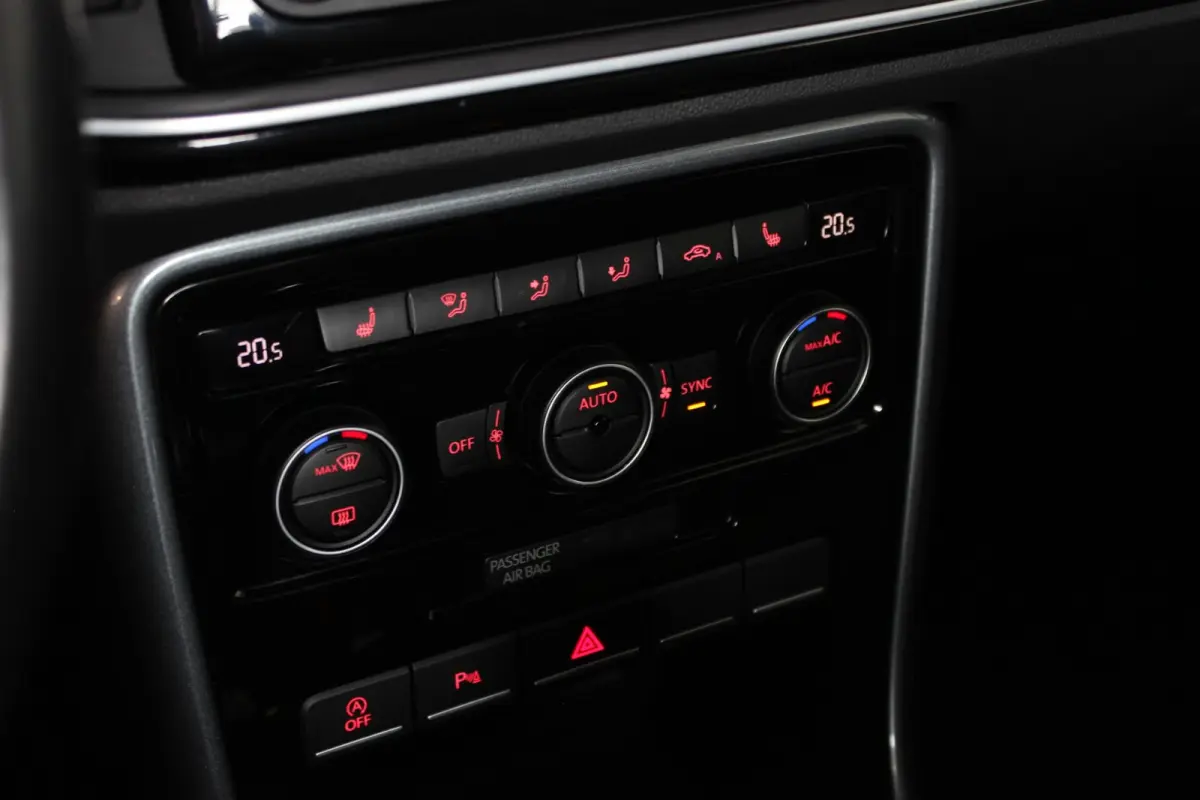 1.2 TSI Dune Carplay | Stoelverw. | Clima | Bluetooth | Cruise | Halfleder | 18" LMV | PDC V+A