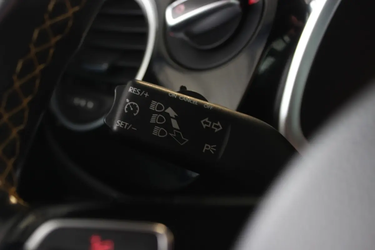 1.2 TSI Dune Carplay | Stoelverw. | Clima | Bluetooth | Cruise | Halfleder | 18" LMV | PDC V+A