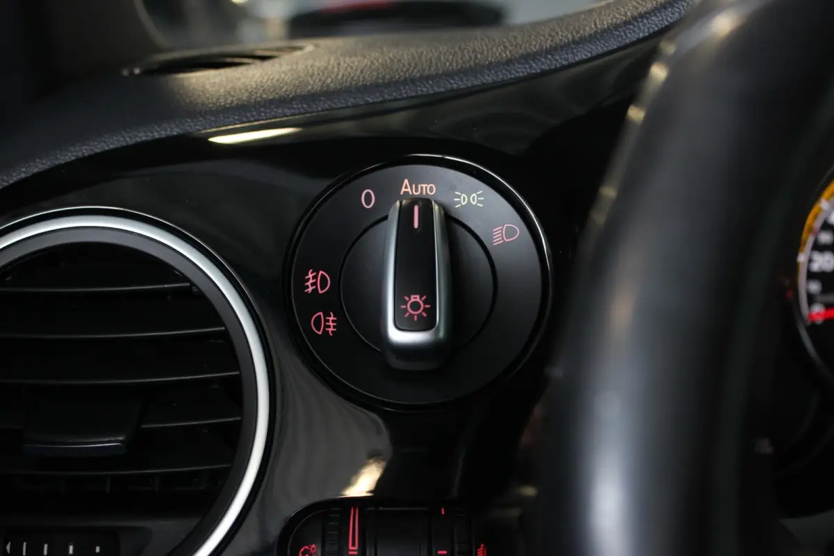 1.2 TSI Dune Carplay | Stoelverw. | Clima | Bluetooth | Cruise | Halfleder | 18" LMV | PDC V+A
