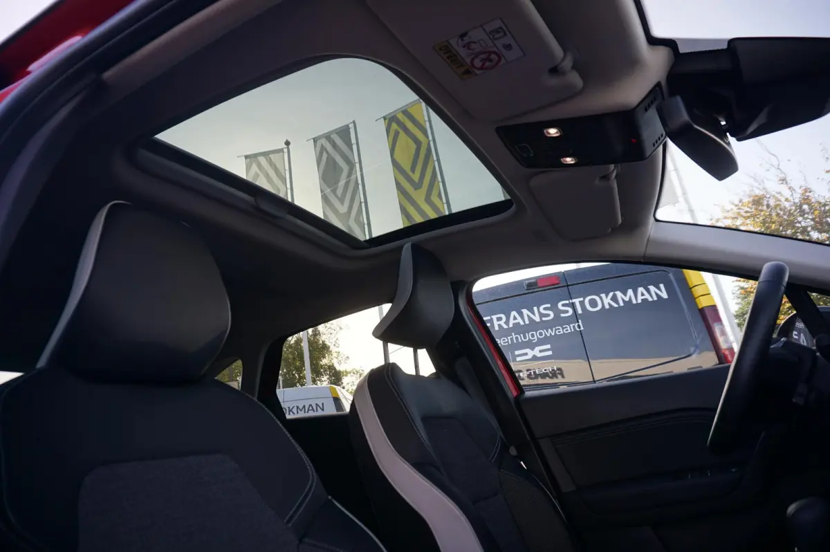 1.6 E-Tech Hybrid 145 Techno