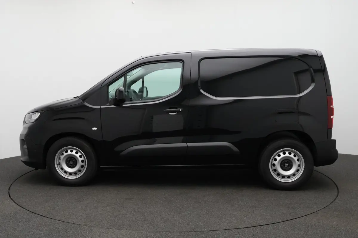 136 L1 50 kWh / Voorraad Korting / Zwart metallic / 2+6 jr Garantie