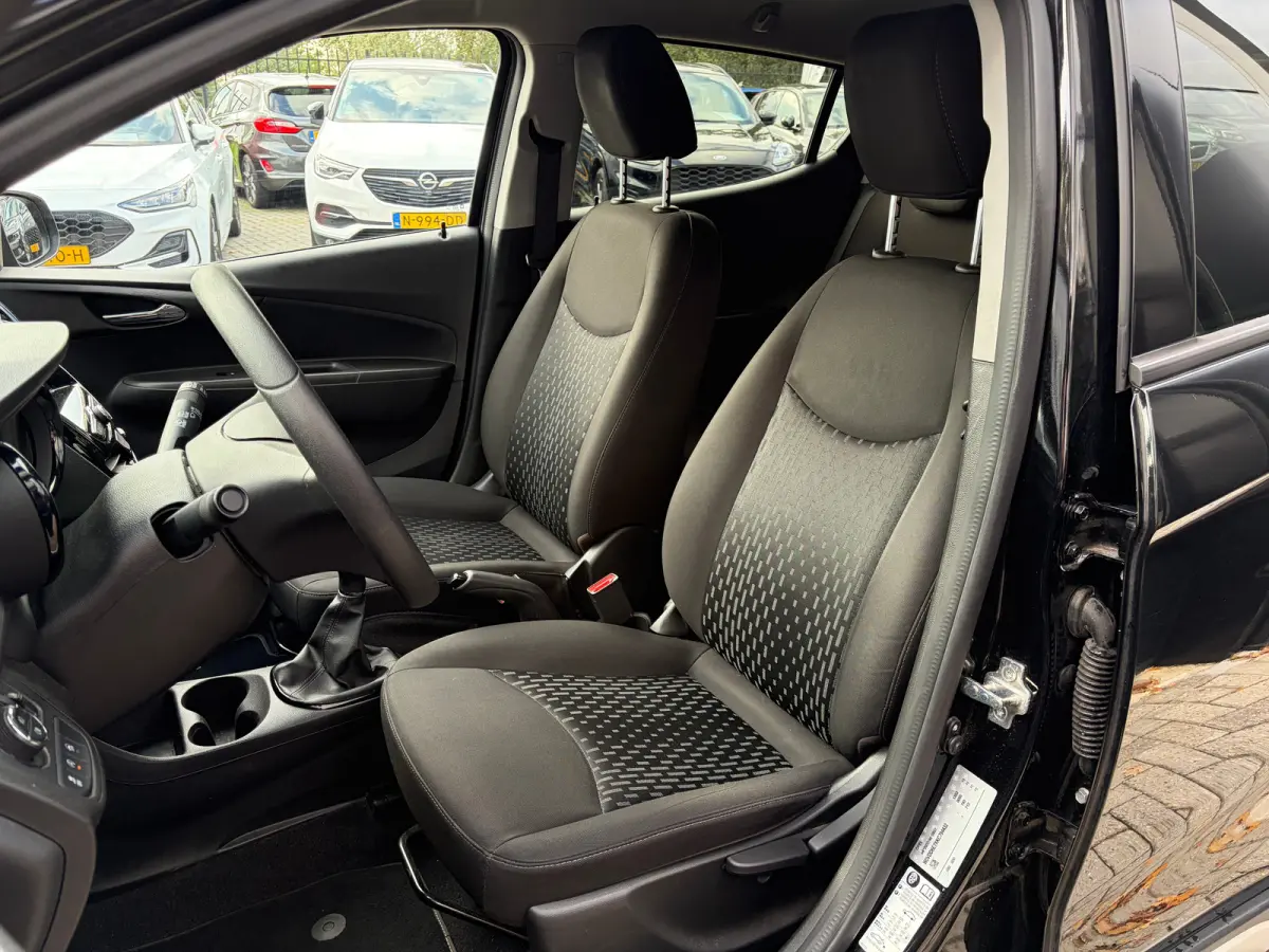 1.0 75 PK Online Edition | NAVIGATIE + APPLE CARPLAY/ANDROID AUTO| PARKEERSENSOREN ACHTER| DAB| GETINT GLAS| AIRCO| CRUISE CONTROL| MISTLAMPEN VOOR| 15"LM-VELGEN| NL-AUTO|
