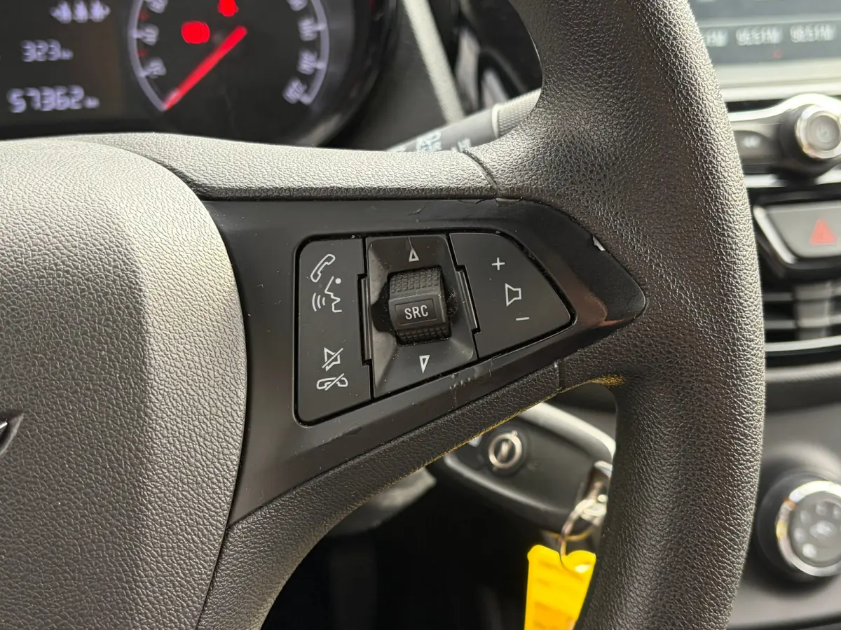 1.0 75 PK Online Edition | NAVIGATIE + APPLE CARPLAY/ANDROID AUTO| PARKEERSENSOREN ACHTER| DAB| GETINT GLAS| AIRCO| CRUISE CONTROL| MISTLAMPEN VOOR| 15"LM-VELGEN| NL-AUTO|