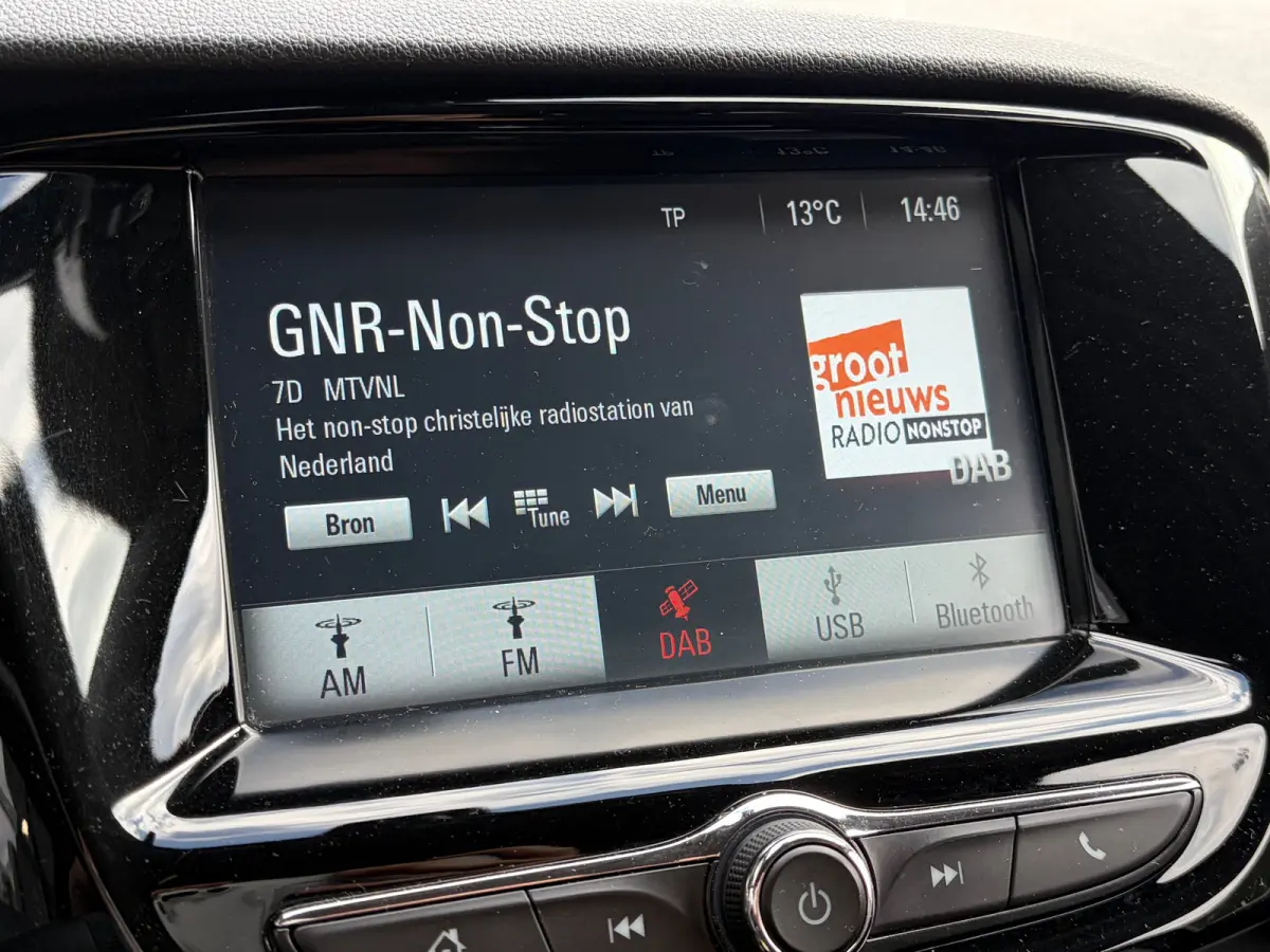 1.0 75 PK Online Edition | NAVIGATIE + APPLE CARPLAY/ANDROID AUTO| PARKEERSENSOREN ACHTER| DAB| GETINT GLAS| AIRCO| CRUISE CONTROL| MISTLAMPEN VOOR| 15"LM-VELGEN| NL-AUTO|