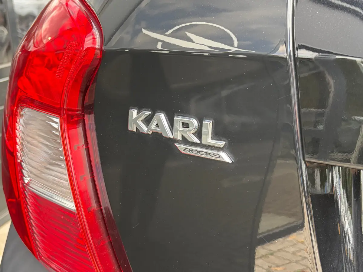 1.0 75 PK Online Edition | NAVIGATIE + APPLE CARPLAY/ANDROID AUTO| PARKEERSENSOREN ACHTER| DAB| GETINT GLAS| AIRCO| CRUISE CONTROL| MISTLAMPEN VOOR| 15"LM-VELGEN| NL-AUTO|