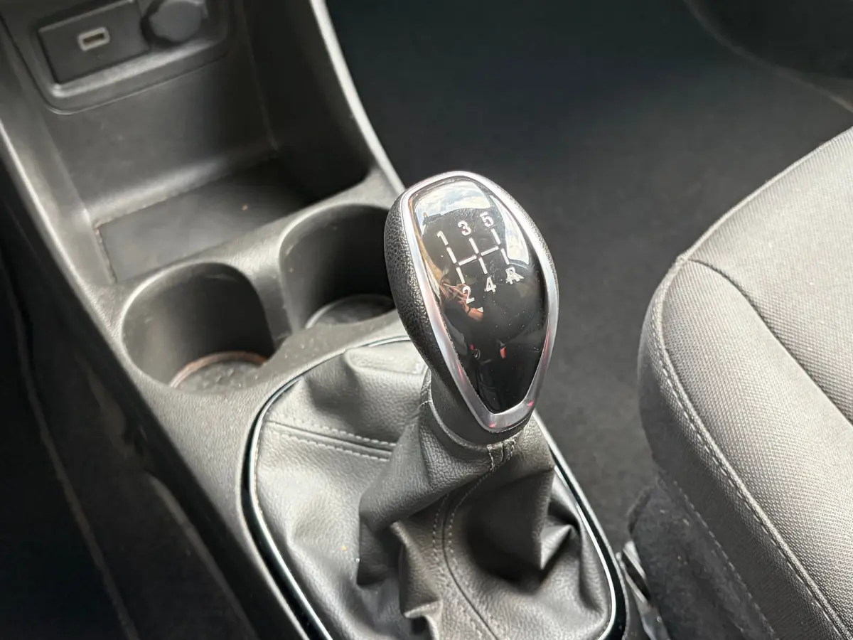 1.0 75 PK Online Edition | NAVIGATIE + APPLE CARPLAY/ANDROID AUTO| PARKEERSENSOREN ACHTER| DAB| GETINT GLAS| AIRCO| CRUISE CONTROL| MISTLAMPEN VOOR| 15"LM-VELGEN| NL-AUTO|