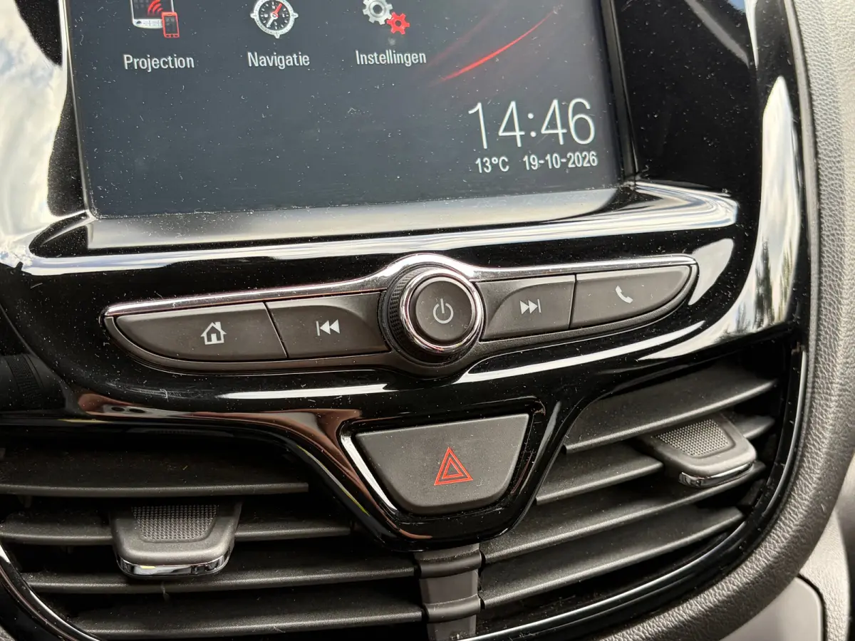 1.0 75 PK Online Edition | NAVIGATIE + APPLE CARPLAY/ANDROID AUTO| PARKEERSENSOREN ACHTER| DAB| GETINT GLAS| AIRCO| CRUISE CONTROL| MISTLAMPEN VOOR| 15"LM-VELGEN| NL-AUTO|