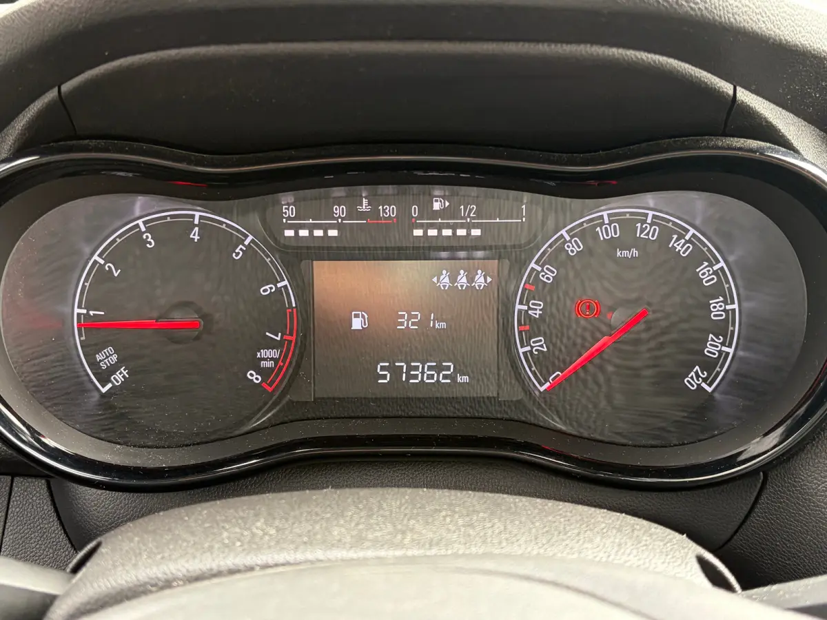 1.0 75 PK Online Edition | NAVIGATIE + APPLE CARPLAY/ANDROID AUTO| PARKEERSENSOREN ACHTER| DAB| GETINT GLAS| AIRCO| CRUISE CONTROL| MISTLAMPEN VOOR| 15"LM-VELGEN| NL-AUTO|