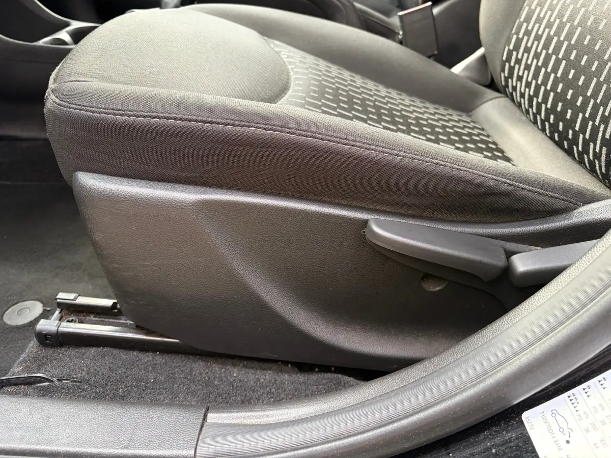 1.0 75 PK Online Edition | NAVIGATIE + APPLE CARPLAY/ANDROID AUTO| PARKEERSENSOREN ACHTER| DAB| GETINT GLAS| AIRCO| CRUISE CONTROL| MISTLAMPEN VOOR| 15"LM-VELGEN| NL-AUTO|