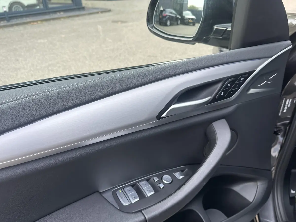 Executive 80 kWh SOH 99% | M-SPORT| ELEKTRISCHE TREKHAAK| PANO| LEDER | DRIVING ASSISTENT PROFF. | MEMORY STOEL| CAMERA | APPLE CARPLAY |