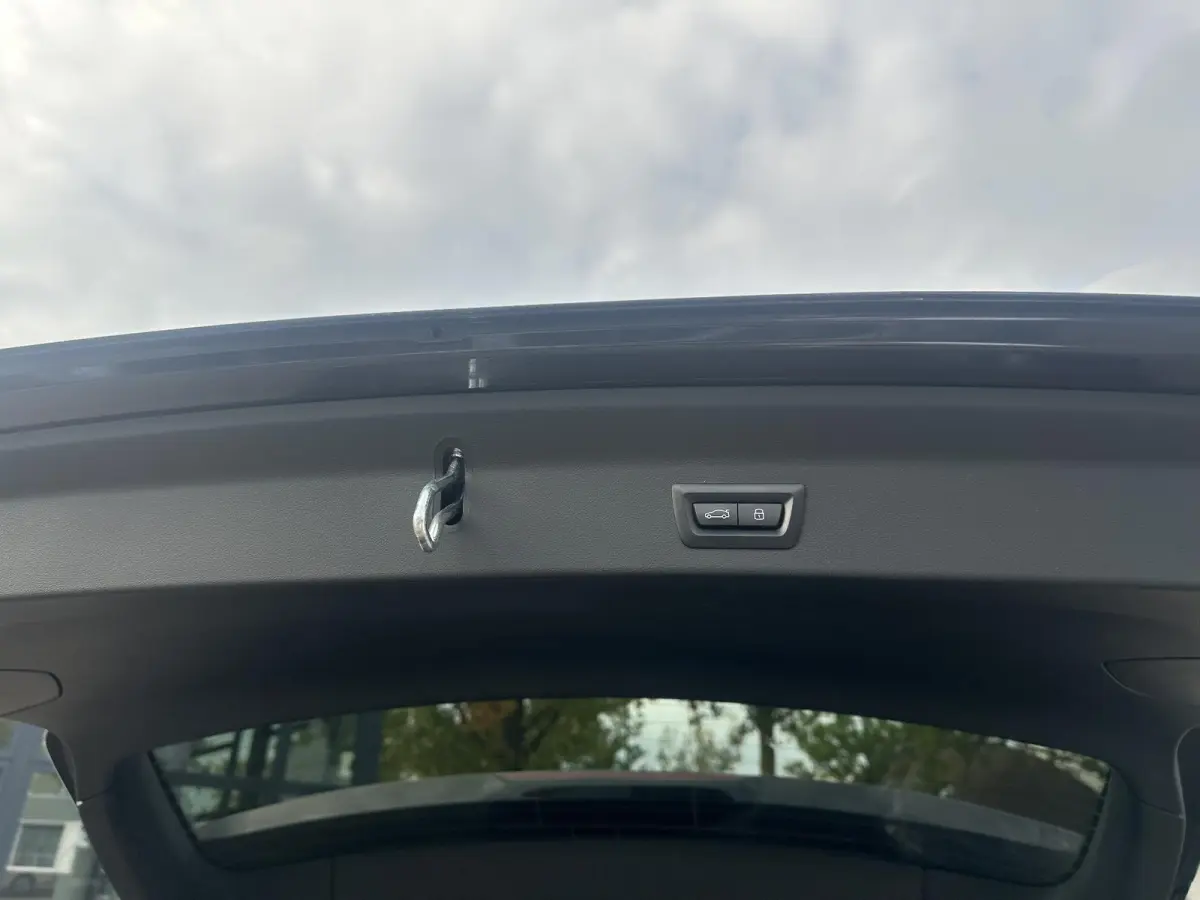 Executive 80 kWh SOH 99% | M-SPORT| ELEKTRISCHE TREKHAAK| PANO| LEDER | DRIVING ASSISTENT PROFF. | MEMORY STOEL| CAMERA | APPLE CARPLAY |