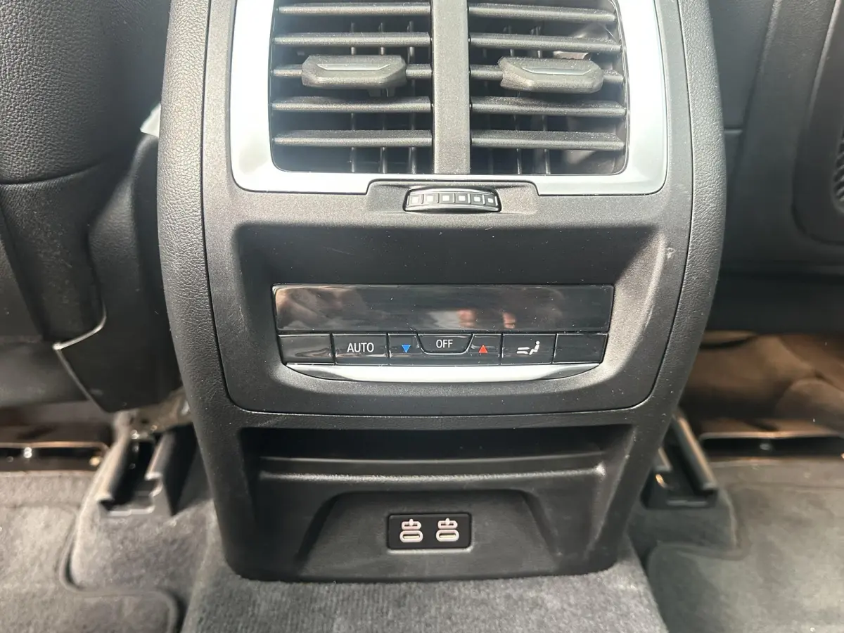 Executive 80 kWh SOH 99% | M-SPORT| ELEKTRISCHE TREKHAAK| PANO| LEDER | DRIVING ASSISTENT PROFF. | MEMORY STOEL| CAMERA | APPLE CARPLAY |