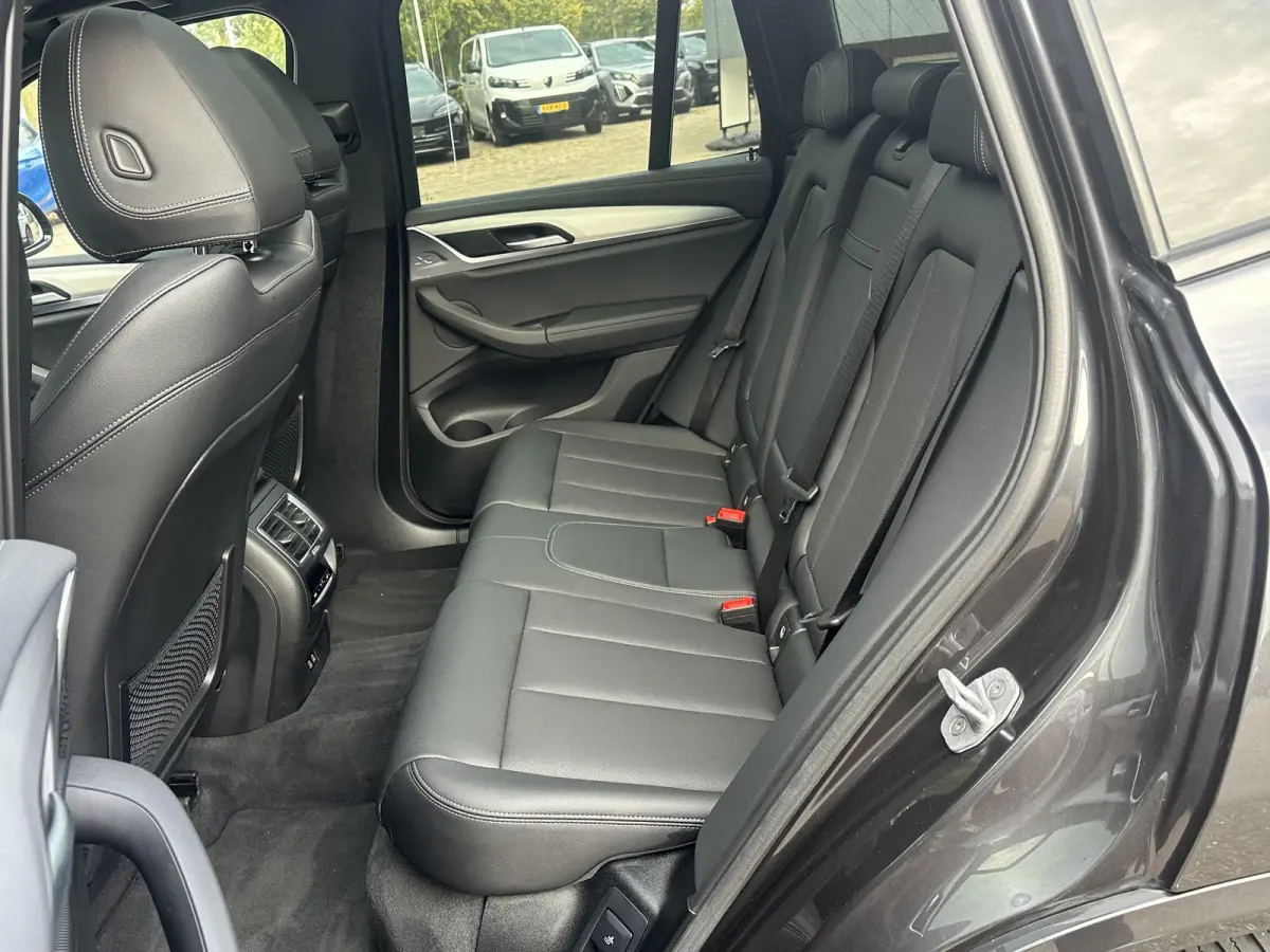 Executive 80 kWh SOH 99% | M-SPORT| ELEKTRISCHE TREKHAAK| PANO| LEDER | DRIVING ASSISTENT PROFF. | MEMORY STOEL| CAMERA | APPLE CARPLAY |