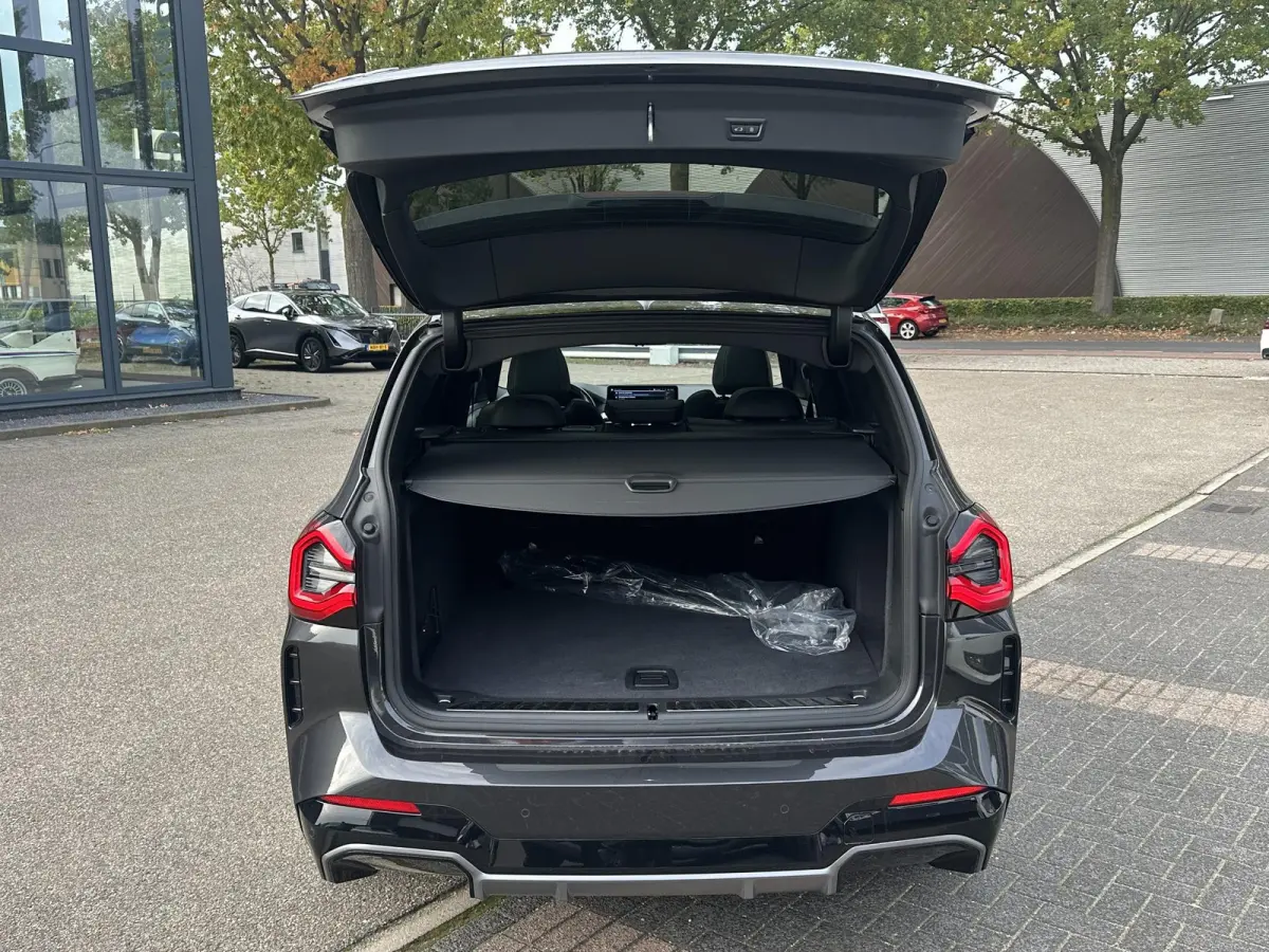 Executive 80 kWh SOH 99% | M-SPORT| ELEKTRISCHE TREKHAAK| PANO| LEDER | DRIVING ASSISTENT PROFF. | MEMORY STOEL| CAMERA | APPLE CARPLAY |
