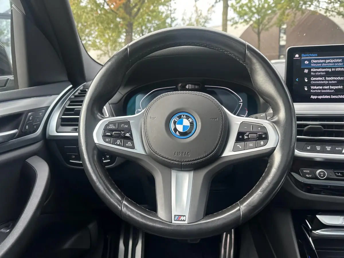 Executive 80 kWh SOH 99% | M-SPORT| ELEKTRISCHE TREKHAAK| PANO| LEDER | DRIVING ASSISTENT PROFF. | MEMORY STOEL| CAMERA | APPLE CARPLAY |
