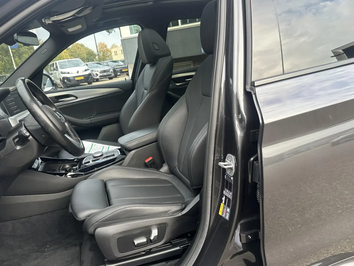 Executive 80 kWh SOH 99% | M-SPORT| ELEKTRISCHE TREKHAAK| PANO| LEDER | DRIVING ASSISTENT PROFF. | MEMORY STOEL| CAMERA | APPLE CARPLAY |