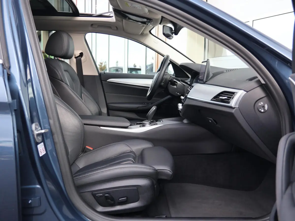 530e Business Edition Plus SOH 95,6% | Panoramdak