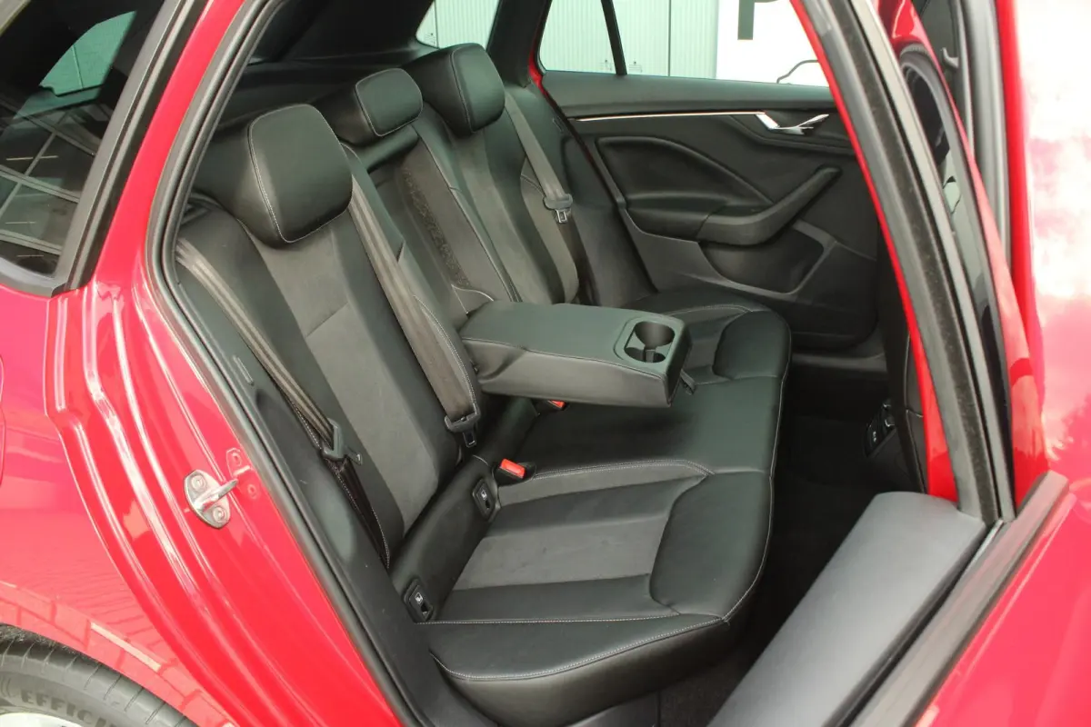 1.0 TSI 110pk DSG Business Edition | Panoramadak | Trekhaak | Stoelverwarming | Leder | Elektrische Stoel | Adaptief Cruise Control