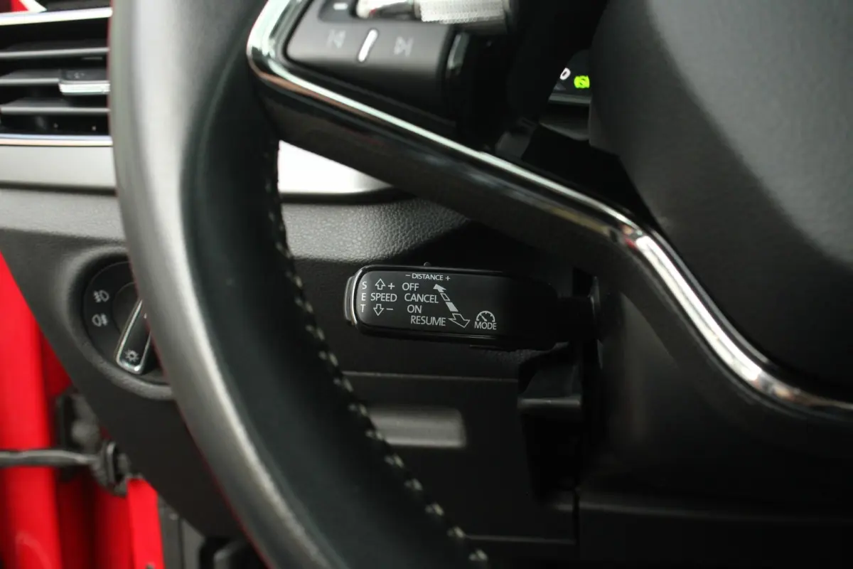 1.0 TSI 110pk DSG Business Edition | Panoramadak | Trekhaak | Stoelverwarming | Leder | Elektrische Stoel | Adaptief Cruise Control