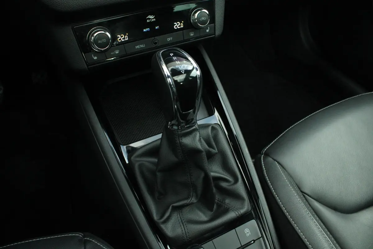 1.0 TSI 110pk DSG Business Edition | Panoramadak | Trekhaak | Stoelverwarming | Leder | Elektrische Stoel | Adaptief Cruise Control