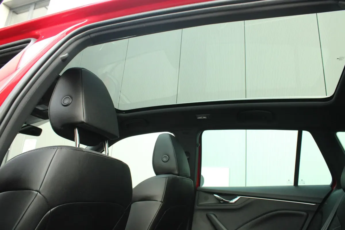 1.0 TSI 110pk DSG Business Edition | Panoramadak | Trekhaak | Stoelverwarming | Leder | Elektrische Stoel | Adaptief Cruise Control