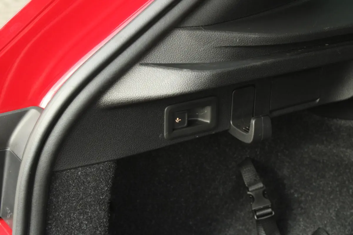 1.0 TSI 110pk DSG Business Edition | Panoramadak | Trekhaak | Stoelverwarming | Leder | Elektrische Stoel | Adaptief Cruise Control