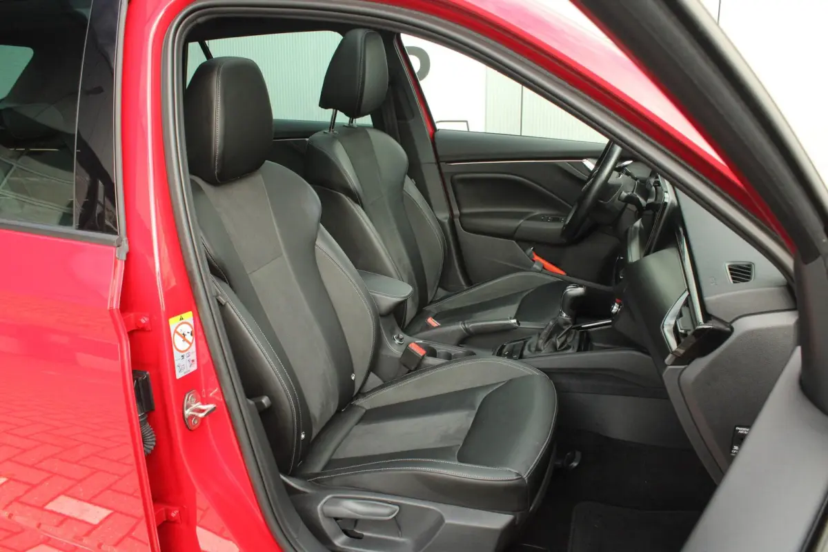 1.0 TSI 110pk DSG Business Edition | Panoramadak | Trekhaak | Stoelverwarming | Leder | Elektrische Stoel | Adaptief Cruise Control
