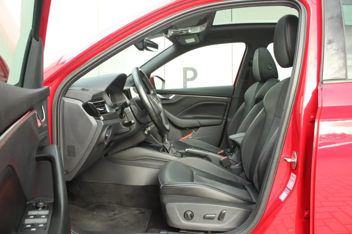 1.0 TSI 110pk DSG Business Edition | Panoramadak | Trekhaak | Stoelverwarming | Leder | Elektrische Stoel | Adaptief Cruise Control