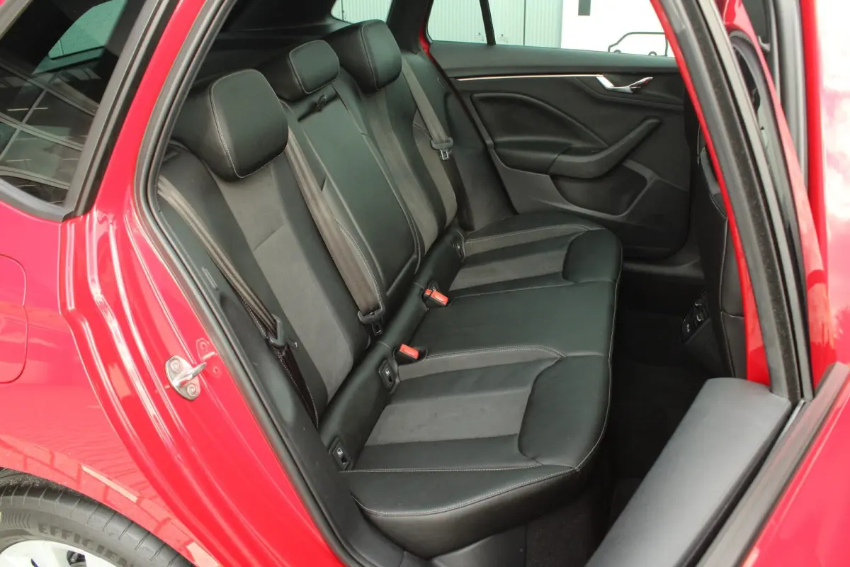 1.0 TSI 110pk DSG Business Edition | Panoramadak | Trekhaak | Stoelverwarming | Leder | Elektrische Stoel | Adaptief Cruise Control