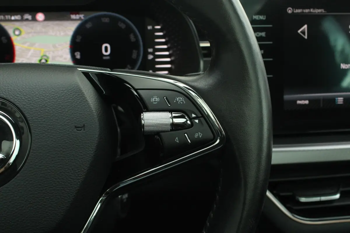 1.0 TSI 110pk DSG Business Edition | Panoramadak | Trekhaak | Stoelverwarming | Leder | Elektrische Stoel | Adaptief Cruise Control