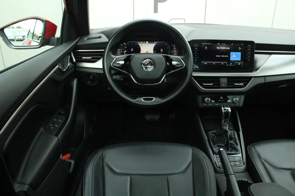 1.0 TSI 110pk DSG Business Edition | Panoramadak | Trekhaak | Stoelverwarming | Leder | Elektrische Stoel | Adaptief Cruise Control