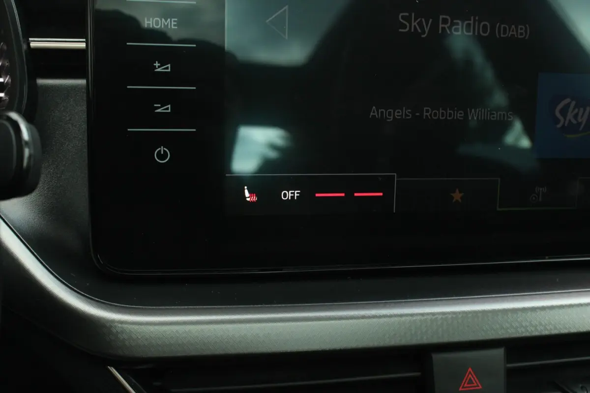 1.0 TSI 110pk DSG Business Edition | Panoramadak | Trekhaak | Stoelverwarming | Leder | Elektrische Stoel | Adaptief Cruise Control