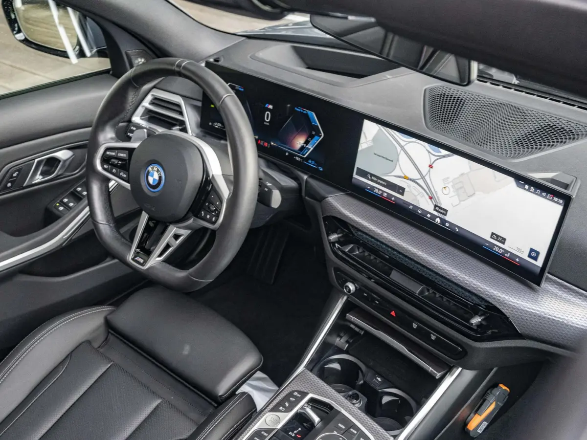330e | SoH 100%| M Sportpakket Pro | Comfort Access | Driving Assistant | Harman Kardon | 19 inch | Panoramadak | Sportstoelen