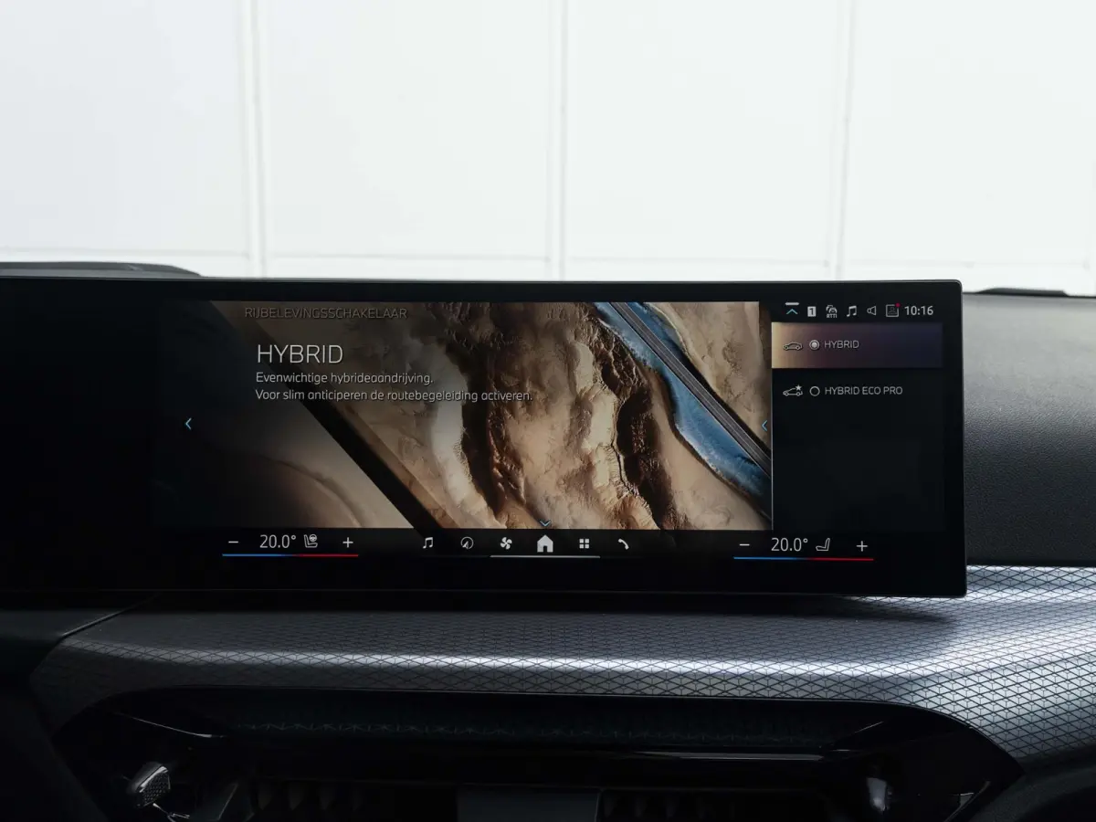 330e | SoH 100%| M Sportpakket Pro | Comfort Access | Driving Assistant | Harman Kardon | 19 inch | Panoramadak | Sportstoelen