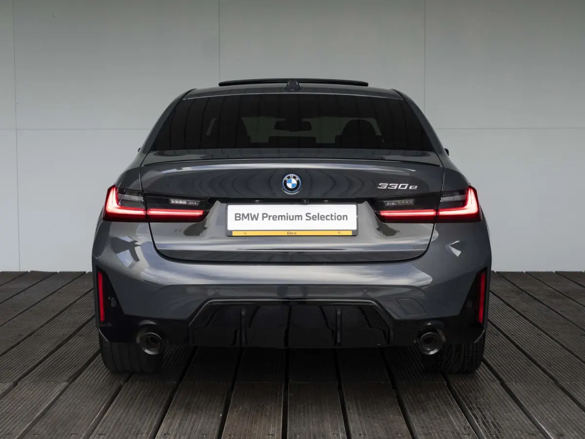 330e | SoH 100%| M Sportpakket Pro | Comfort Access | Driving Assistant | Harman Kardon | 19 inch | Panoramadak | Sportstoelen