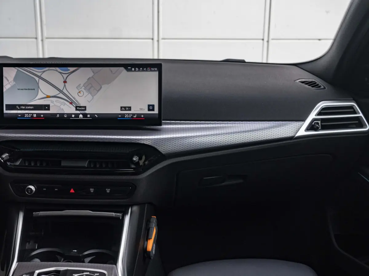 330e | SoH 100%| M Sportpakket Pro | Comfort Access | Driving Assistant | Harman Kardon | 19 inch | Panoramadak | Sportstoelen