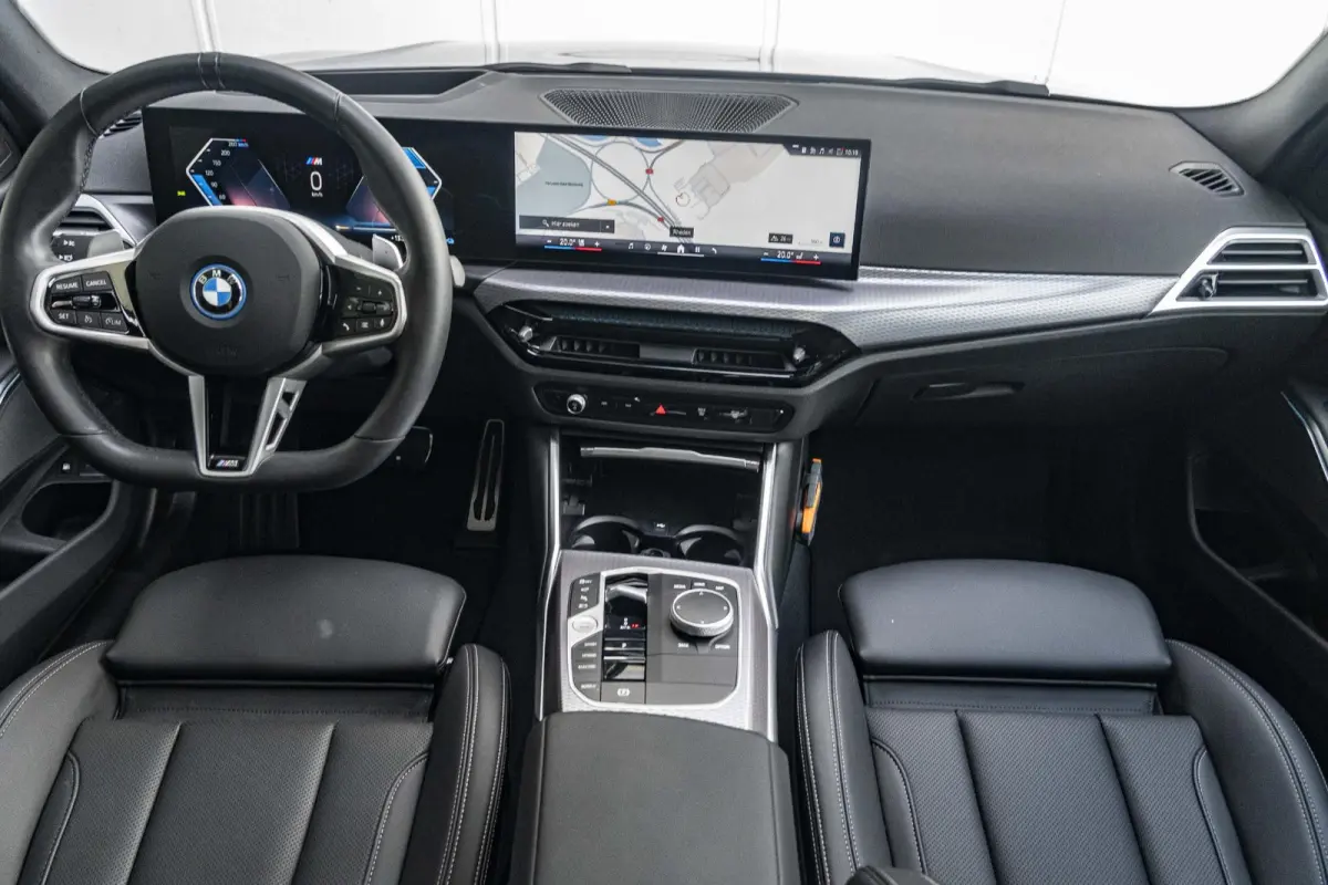 330e | M Sportpakket Pro | Comfort Access | Driving Assistant | Harman Kardon | 19 inch | Panoramadak | Sportstoelen
